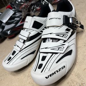 New men’s cycling or spinning shoes 🚵‍♀️
